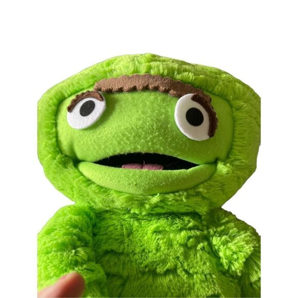 Fao Schwarz Toy's Green Sesame Street Hasbro Oscar the Grouch Action Figure 16” - Picture 8 of 10